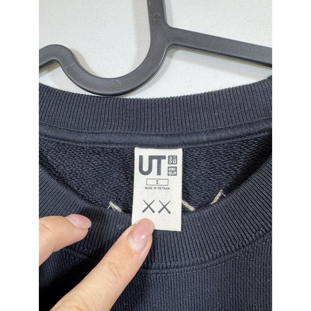 Uniqlo UT KAWS XX Sweatshirt Black Crew Neck Pullover Sweater Mens S Unisex - Picture 4 of 11